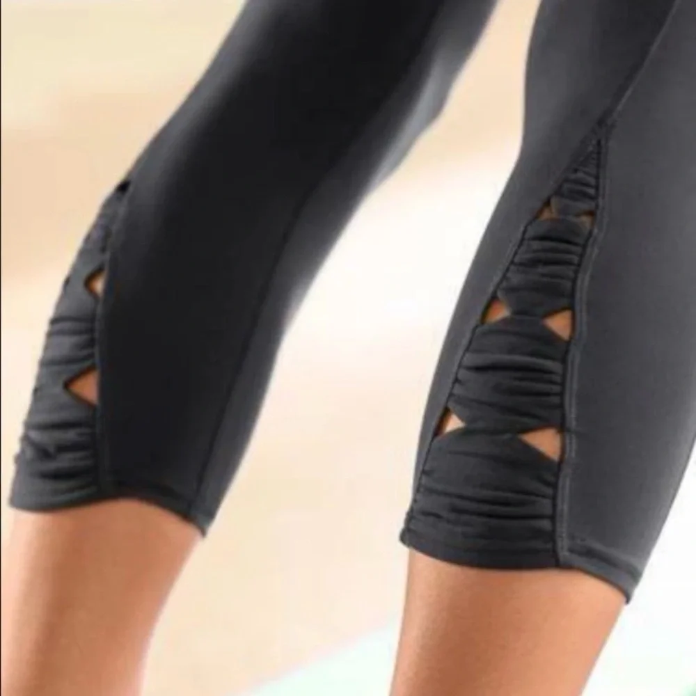 Athleta Power X’s‎ and O’s Lace Calf Legging Size XS Capri Black Stretch